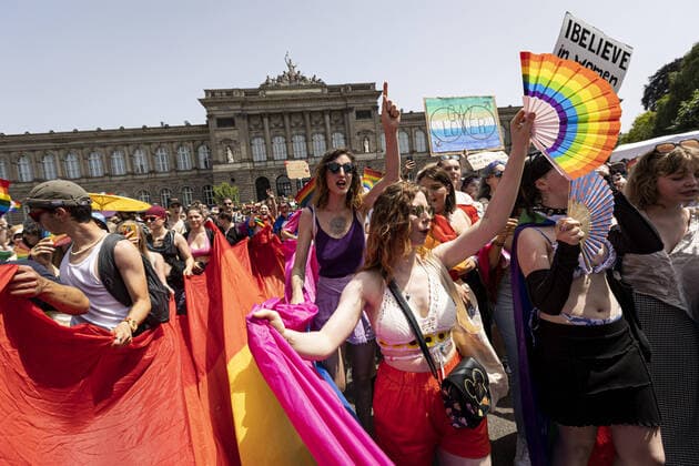 Marche des Fiertes LGBT+ a Strasbourg NEWS: Marche des Fiertes LGBT+, Strasbourg - 18-06-2022 ElyxandroCegarra Panoramic 