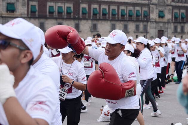 June 18, 2022, Mexico City, Mexico City, Mexico: June 18, 2022, Mexico City, Mexico: Participants during the massive boxing class in the Mexico City zocalo, where the new Guinness World Record was obtained with a total of 14,299 persons taking boxing class. on June 18, 2022 in Mexico City, Mexico. Mexico City Mexico - ZUMAe321 20220618_zia_e321_046 Copyright: xCarlosxTischlerx xEyepixxGroupx