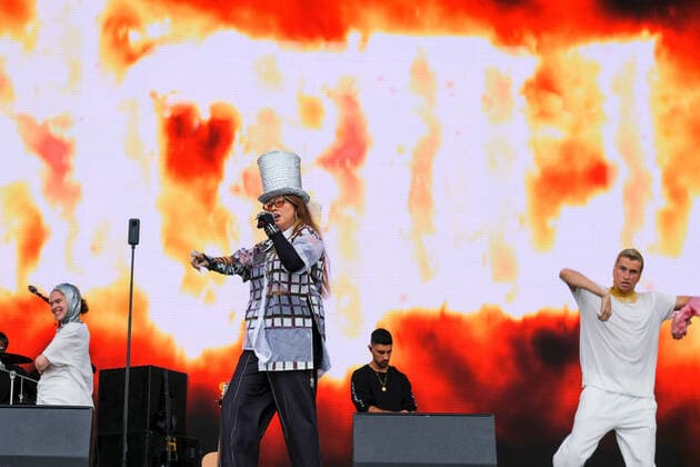 June 18, 2022, Newport, United Kingdom: British born creative artist and urban pop soloist Daisy Bertenshaw, aka Chinchilla, performing live on stage at the Isle of Wight Festival. Newport United Kingdom - ZUMAs197 20220618_zaa_s197_128 Copyright: xDawnxFletcher-Parkx
