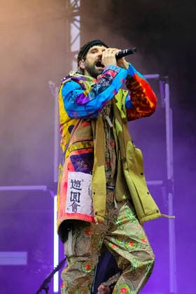 June 18, 2022, Newport, Isle of Wight, United Kingdom: British singer songwriter and guitarist Sergio Pizzorno, front man British indie rock band Kasabian, winners of the 2010 and 2014 Q Awards Best Act in the World Today performing live on stage at the Isle of Wight Festival, Seaclose Park. Newport United Kingdom - ZUMAs197 20220618_zaa_s197_234 Copyright: xDawnxFletcher-Parkx