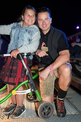 Bad Kleinkirchheim-St.Oswald Wenn die Musi spielt, Bühnenfotos Andreas Gabalier posiert mit eine Fan Copyright: xZichyx Eibner-Pressefotox EP_rzy