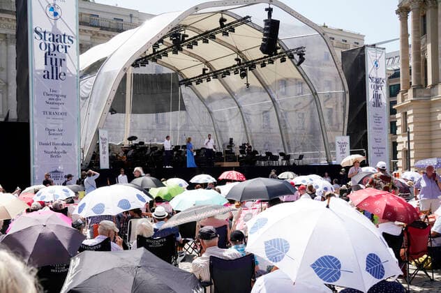 Staatsoper für alle 2022 Event mit Werken von Schumann und Tschaikowsky live auf dem Bebelplatz. Berlin, 19.06.2022