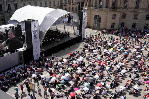 Staatsoper für alle 2022 Event mit Werken von Schumann und Tschaikowsky live auf dem Bebelplatz. Berlin, 19.06.2022
