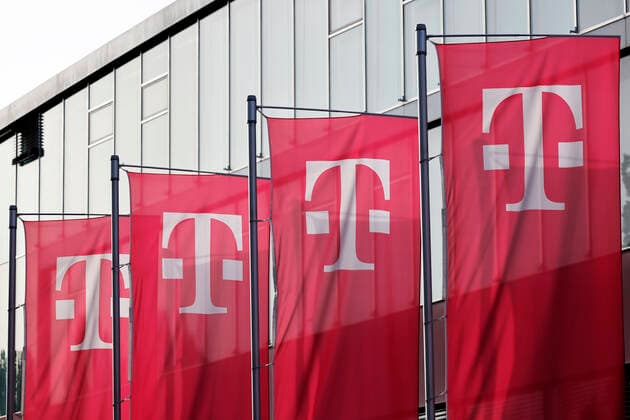 Telekom-Logo am Sitz der T-Mobile Hotspot GmbH am Bonner Rheinufer. Der Bonner Konzern versorgt über 40 Millionen Menschen in Deutschland mit 5G. (Themenbild, Symbolbild) Köln, 18.06.2022 NRW Deutschland Copyright: xChristophxHardtx