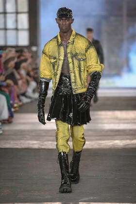 Milan, Milan Fashion Week, men s spring summer 2023. Milan, Men s fashion, spring summer 2023. MOSCHINO fashion show catwalk Pictured: model  Copyright: xBlufotox xipa-agency.netx xModaxMilanox