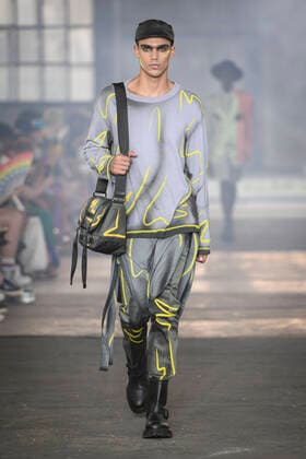 Milan, Milan Fashion Week, men s spring summer 2023. Milan, Men s fashion, spring summer 2023. MOSCHINO fashion show catwalk Pictured: model  Copyright: xBlufotox xipa-agency.netx xModaxMilanox