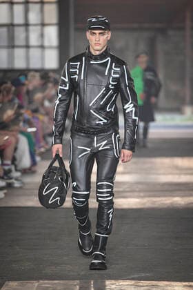 Milan, Milan Fashion Week, men s spring summer 2023. Milan, Men s fashion, spring summer 2023. MOSCHINO fashion show catwalk Pictured: model  Copyright: xBlufotox xipa-agency.netx xModaxMilanox