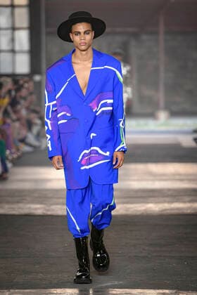 Milan, Milan Fashion Week, men s spring summer 2023. Milan, Men s fashion, spring summer 2023. MOSCHINO fashion show catwalk Pictured: model  Copyright: xBlufotox xipa-agency.netx xModaxMilanox