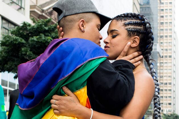 SÃO PAULO, SP - 19.06.2022: PARADA LGBT - The 26th edition of the LGBT+ Pride Parade took place in São Paulo, on Avenida Paulista, this Sunday (19). In the photo, people are kissing. x2223027x  VincentxBosson