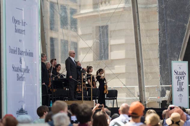 Daniel Barenboim beim Staatsoper für alle 2022 Event mit Werken von Schumann und Tschaikowsky live auf dem Bebelplatz. Berlin, 19.06.2022