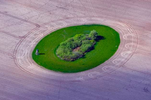 Acker mit Toteisloch, ein Relikt der Eiszeit, im Fruehling, Luftbild, Deutschland, Schleswig-Holstein acre with kettle hole, a relict of the ice age, in spring, aerial view, Germany, Schleswig-Holstein BLWS668457 *** Acker with dead ice hole, a Relic the ice age, at Spring, aerial view, Germany, Schleswig Holstein Acre With Kettle get, a relict of The ICE age, in jump, Aerial view, Germany, Schleswig Holstein BLWS668457 Copyright: xblickwinkel C.xKaiserx
