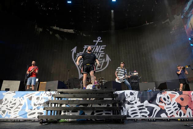 Feine Sahne Fischfilet (Jan Monchi Gorkow) live im Olympiastadion, München 18.06.2022