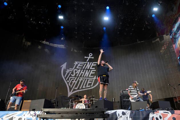 Feine Sahne Fischfilet (Jan Monchi Gorkow) live im Olympiastadion, München 18.06.2022