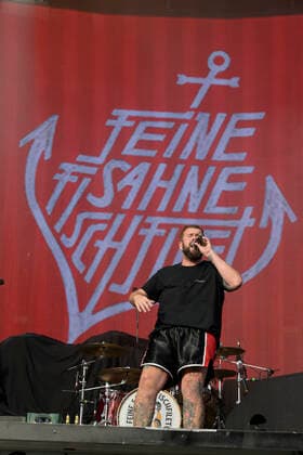 Feine Sahne Fischfilet (Jan Monchi Gorkow) live im Olympiastadion, München 18.06.2022