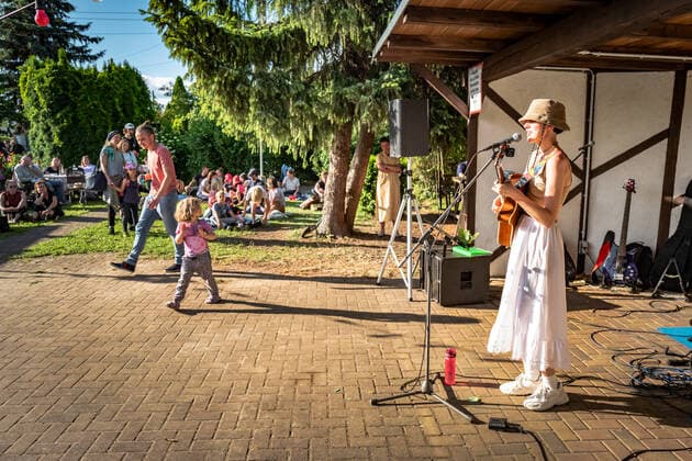 Berlin Pankow OT Prenzlauer Berg; Fete de la Musique in den Bornholmer Gärten , Bornholm 125 21.06.2022 Berlin