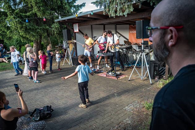Berlin Pankow OT Prenzlauer Berg; Fete de la Musique in den Bornholmer Gärten , Bornholm 125 21.06.2022 Berlin