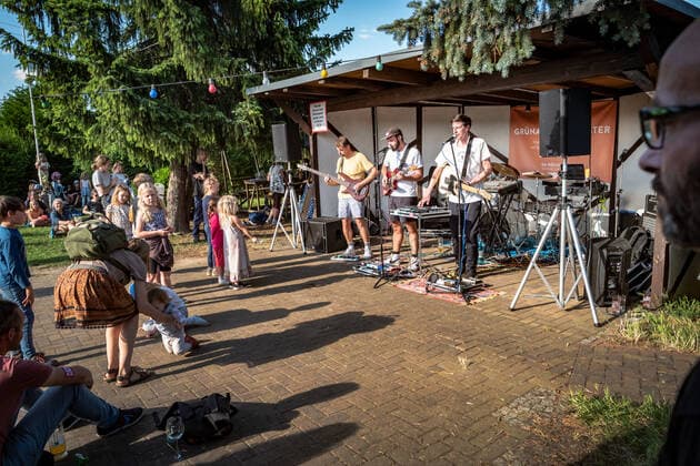 Berlin Pankow OT Prenzlauer Berg; Fete de la Musique in den Bornholmer Gärten , Bornholm 125 21.06.2022 Berlin