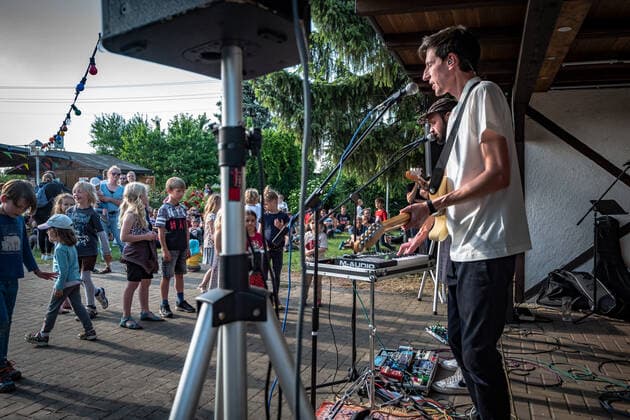 Berlin Pankow OT Prenzlauer Berg; Fete de la Musique in den Bornholmer Gärten , Bornholm 125 21.06.2022 Berlin