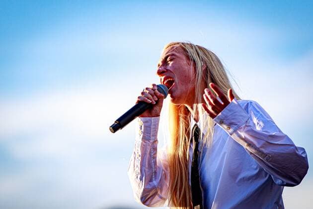 2022-06-21 20:06:28 AMSTERDAM - S10 performs during a benefit rally for Ukraine on the Museumplein. The event is an initiative of the Ukrainian Ministries of Culture and Foreign Affairs. ANP LEVIN DEN BOER netherlands out - belgium out