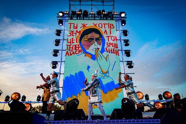 2022-06-21 21:30:41 AMSTERDAM - XXX performs during a benefit rally for Ukraine on the Museumplein. The event is an initiative of the Ukrainian Ministries of Culture and Foreign Affairs. ANP LEVIN DEN BOER netherlands out - belgium out