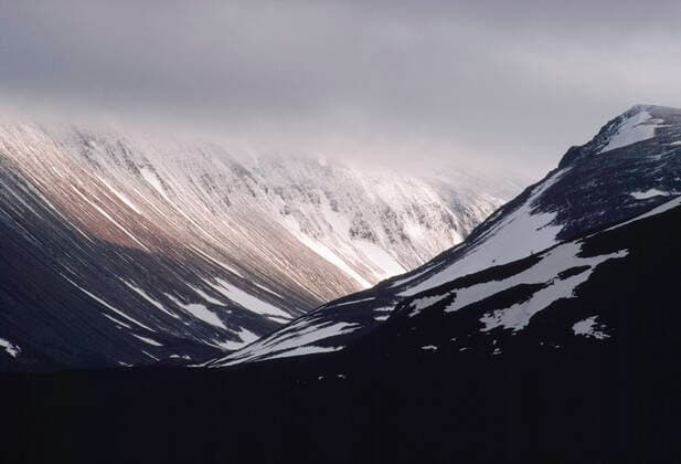 Lairig Ghru pass, showing a steep sided glacial valley in the Cairngorms Mountains, Speyside, Cairngorms National Park, Scotland, February 1989  1590593 LauriexxCampbell