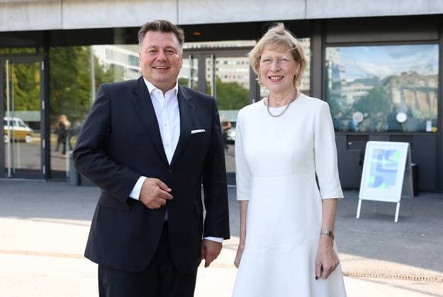 13.06.2022, Berlin - Deutschland. Stadtforum Neue Wohnungen für wen? bezahlbar. nachhaltig. schön. Ein Einladung zum Austausch von Berlins Bausenator Andreas Geisel. Dr. Dorothee Stapelfeldt, Senatorin für Stadtentwicklung und Wohnen der Freien und Hansestadt Hamburg folgt ihr gern. *** 13 06 2022, Berlin Germany City Forum New housing for whom affordable sustainable beautiful An invitation to exchange from Berlins Senator for Building Andreas Geisel Dr Dorothee Stapelfeldt, Senator for Urban Development and Housing of the Free and Hanseatic City of Hamburg gladly follows her