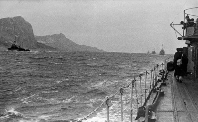 Allied conference in Yalta 598663 04.02.1945 Soviet Black Sea Fleet ships heading for a rendezvous with U.S. and British vessels at the Bosphorus during the Allied conference in Yalta held from February 4 through February 11, 1945. Alexey Sputnik Russia  Copyright: xAlexeyx