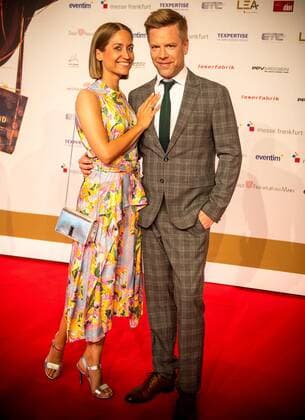 Entertainment Bilder des Tages 22.06.2022 xesx Frankfurt am Main, Festhalle LEA Live Entertainment Award auf dem Roten Teppich Sänger Tom Göbel mit seiner Frau Saskia