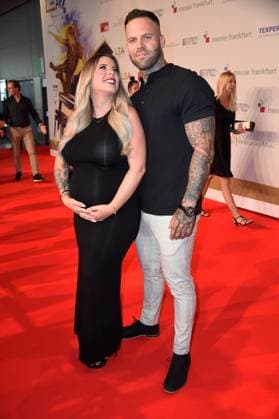 Jenny Frankhauser mit Freund Steffen König beim 15. LEA - Live Entertainment Award in der Festhalle in Frankfurt am Main am 22.06.2022