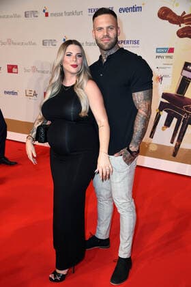 Jenny Frankhauser mit Freund Steffen König beim 15. LEA - Live Entertainment Award in der Festhalle in Frankfurt am Main am 22.06.2022