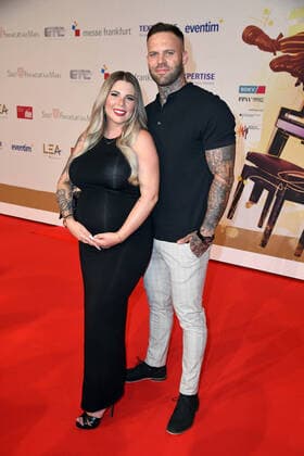 Jenny Frankhauser mit Freund Steffen König beim 15. LEA - Live Entertainment Award in der Festhalle in Frankfurt am Main am 22.06.2022