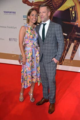 Tom Gaebel mit Ehefrau Saskia Runge beim 15. LEA - Live Entertainment Award in der Festhalle in Frankfurt am Main am 22.06.2022