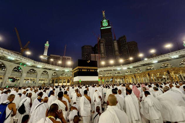 News Themen der Woche KW25 News Bilder des Tages June 22, 2022, Jeddah, Jeddah, Saudi Arabia: Muslim pilgrims perform the Tawaf Al-Qudum (Tawaf of arrival) (circumambulation) around the Kaaba, Islam s holiest shrine, at the Grand mosque in the holy Saudi city of Mecca, during annual Hajj pilgrimage, in June 22, 2022. Annual Saudi Arabia welcomed its first batch of hajj pilgrims since before the coronavirus pandemic, which prompted authorities to sharply restrict the annual ritual Jeddah Saudi Arabia - ZUMAap3_ 20220622_zaf_ap3_188 Copyright: xAshrafxAmrax