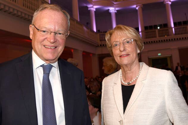 Stephan Weil und Eske Nannen bei der Verleihung des Niedersächsischen Staatspreises 2022 an Eske Nannen und Otto Waalkes im Hannover Congress Centrum. Hannover, 22.06.2022