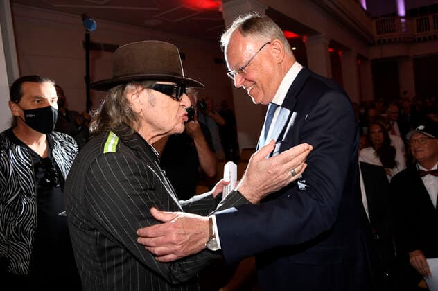 Udo Lindenberg und Stephan Weil bei der Verleihung des Niedersächsischen Staatspreises 2022 an Eske Nannen und Otto Waalkes im Hannover Congress Centrum. Hannover, 22.06.2022