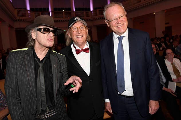 Udo Lindenberg, Otto Waalkes und Stephan Weil bei der Verleihung des Niedersächsischen Staatspreises 2022 an Eske Nannen und Otto Waalkes im Hannover Congress Centrum. Hannover, 22.06.2022