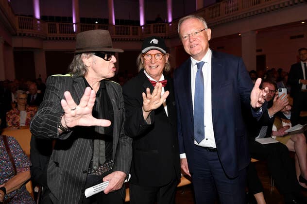 Udo Lindenberg, Otto Waalkes und Stephan Weil bei der Verleihung des Niedersächsischen Staatspreises 2022 an Eske Nannen und Otto Waalkes im Hannover Congress Centrum. Hannover, 22.06.2022