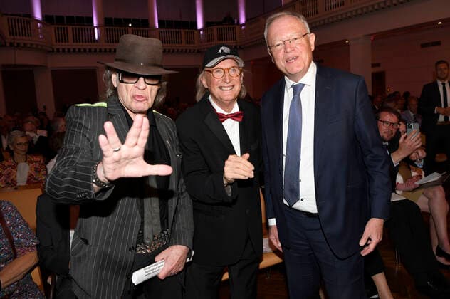 Udo Lindenberg, Otto Waalkes und Stephan Weil bei der Verleihung des Niedersächsischen Staatspreises 2022 an Eske Nannen und Otto Waalkes im Hannover Congress Centrum. Hannover, 22.06.2022