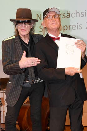 Udo Lindenberg und Otto Waalkes bei der Verleihung des Niedersächsischen Staatspreises 2022 an Eske Nannen und Otto Waalkes im Hannover Congress Centrum. Hannover, 22.06.2022