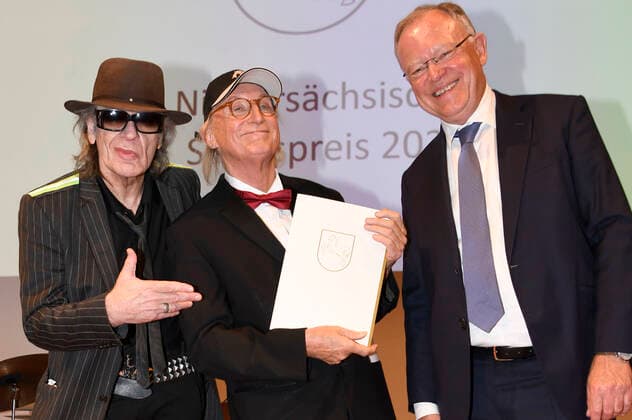 Udo Lindenberg, Otto Waalkes und Stephan Weil bei der Verleihung des Niedersächsischen Staatspreises 2022 an Eske Nannen und Otto Waalkes im Hannover Congress Centrum. Hannover, 22.06.2022
