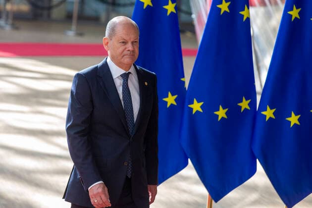 News Themen der Woche KW25 News Bilder des Tages Chancellor of Germany Olaf Scholz arrives for arrives for an EU-Western Balkan meeting, ahead of the European council summit, in Brussels, Thursday 23 June 2022. The leaders of Serbia, Albania and North Macedonia will not boycott the European Union summit after all. The leaders of Albania and North Macedonia considered staying away from the summit as Bulgaria continues to block the start of talks over the two countries accession to the EU. The EU summit on the Western Balkans begins Thursday. This will be followed by a regular summit, including on granting candidate country status to Ukraine and Moldova.  NICOLASxMAETERLINCK 36568106