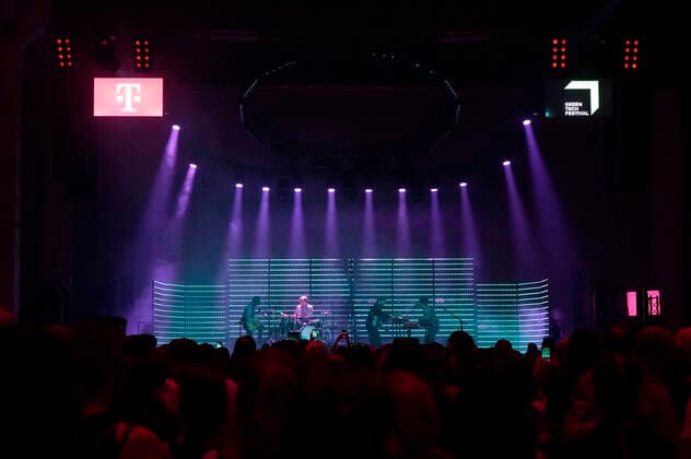 Milky Chance live im Rahmen der Veranstaltungsreihe Telekom Street Gigs im Kraftwerk Berlin. Berlin, 22.06.2022