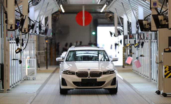 China, BMW Brilliance Werk Lydia in Shenyang eingeweiht (220623) -- SHENYANG, June 23, 2022 -- BMW i3 electric cars are pictured at Plant Lydia of BMW Brilliance Automotive (BBA) in Tiexi District of Shenyang, northeast China s Liaoning Province, June 23, 2022. Plant Lydia of BBA was officially opened on Thursday. The new plant increases the annual production capacity at BMW Shenyang Plants to 830,000 vehicles. ) CHINA-SHENYANG-BMW-LYDIA PLANT-OPERATION (CN) YangxQing 