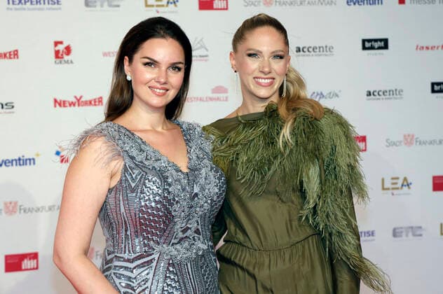 Ernestine Michele Palmert und Vanessa Prinz bei der 15. Verleihung der Live Entertainment Awards 2022 in der Frankfurter Festhalle. Frankfurt am Main, 22.06.2022