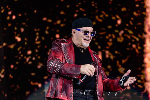 Vasco Rossi Konzert in Bari Vasco Rossi Concert In Bari The singer Vasco Rossi sings during the concert in Bari at the San Nicola stadium on June 22, 2022. Italian singer Vasco Rossi performs during the new tour at the S.Nicola stadium in Bari, Italy on June 23, 2022. For the first time after the reopening after the health emergency, 50,000 have filled the San Nicola stadium. Not only because four years have passed since Vasco Rossi s last concert in Bari, also because of the pandemic Bari Italy  Copyright: xDavidexPischettolax originalFilename: pischettola-notitle220622_npLTH.jpg