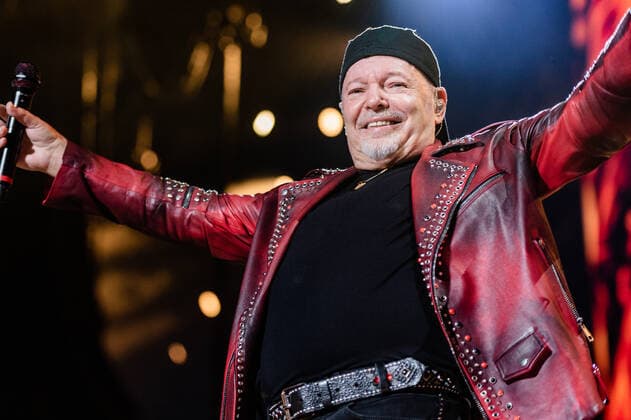 Vasco Rossi Konzert in Bari Vasco Rossi Concert In Bari The singer Vasco Rossi sings during the concert in Bari at the San Nicola stadium on June 22, 2022. Italian singer Vasco Rossi performs during the new tour at the S.Nicola stadium in Bari, Italy on June 23, 2022. For the first time after the reopening after the health emergency, 50,000 have filled the San Nicola stadium. Not only because four years have passed since Vasco Rossi s last concert in Bari, also because of the pandemic Bari Italy  Copyright: xDavidexPischettolax originalFilename: pischettola-notitle220622_npxaW.jpg