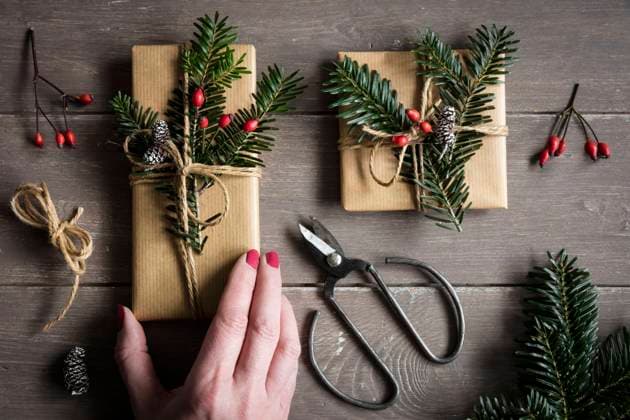 Hand of woman preparing naturally wrapped Christmas presents model released, Symbolfoto, EVGF04007