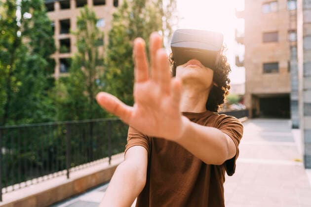Creative Highlights Symbolbilder Boy wearing virtual reality simulator gesturing model released, Symbolfoto, MEUF06222