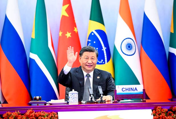 News Themen der Woche KW25 News Bilder des Tages China, Xi Jinping in Peking bei 14. BRICS Gipfel Videokonferenz (220623) -- BEIJING, June 23, 2022 -- Chinese President Xi Jinping hosts the 14th BRICS Summit via video link in Beijing, capital of China, June 23, 2022. Xi delivered remarks titled Fostering High-quality Partnership and Embarking on a New Journey of BRICS Cooperation at the summit. ) CHINA-BEIJING-XI JINPING-BRICS-SUMMIT (CN) LixXueren 