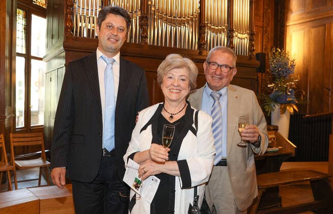 Hannover, Festempfang anlässlich des zehnjährigen Bestehens der Villa Seligmann als Haus für jüdische Musik, Eliah Sakakushev von Bismarck Direktor der Villa Seligmann. Andor Izsak mit seiner Frau Erika Lux , : Rainer Droese